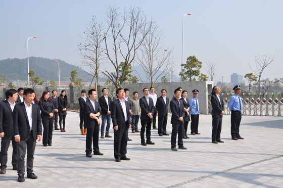 乐鱼大厦升旗仪式隆重举行